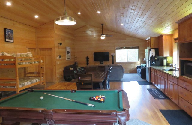 Treetop Loft-28 miles to Yellowstone-Owner Operated
