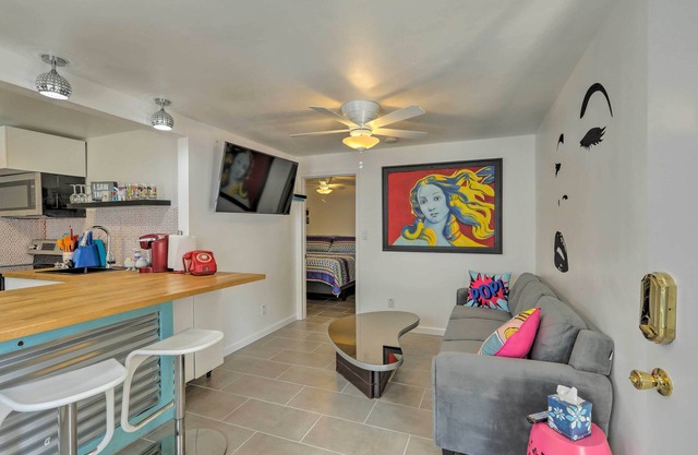 Trendy Apt on Route 66 - Near Standin’ on a Corner