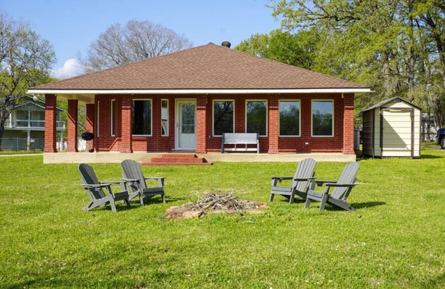 Trinity Riverside - Private Dock, Kayaks, & More!