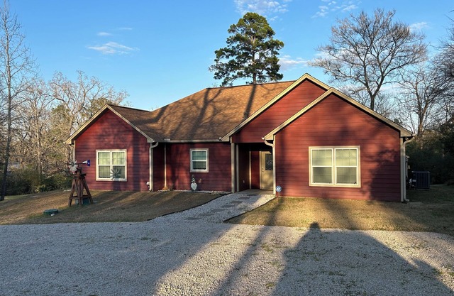 Trinity River Front home with gorgeous views! Pet Friendly