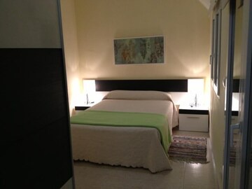 Triple apartment - double and single bed. 3 in Alcoi