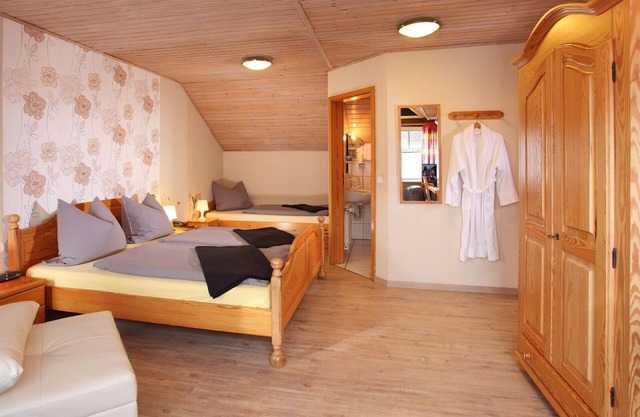 Triple room with WC and shower