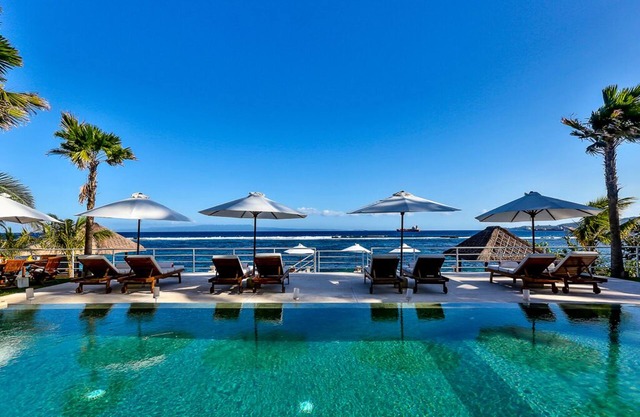 Tropical Contemporary-Styled 4BR Ocean View Villa, Candidasa! W/Swim Pool!