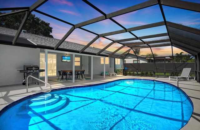 Tropical Family Escape with Pool, Arcade Games and Outdoor Lounge