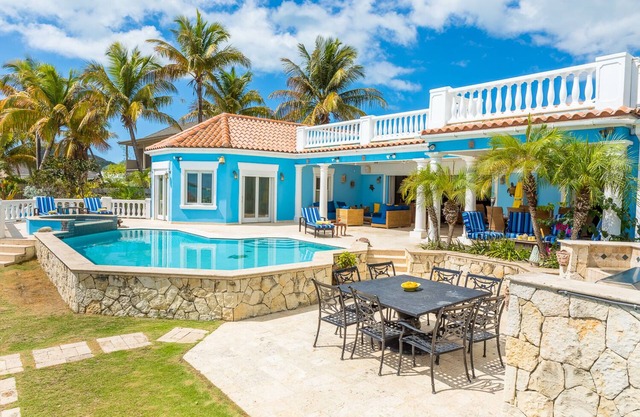 Tropical Paradise Villa with direct beach accesses in Jolly Harbour, Antigua