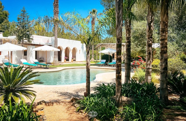 Tropical paradise for max 16 guests, pool, cinema