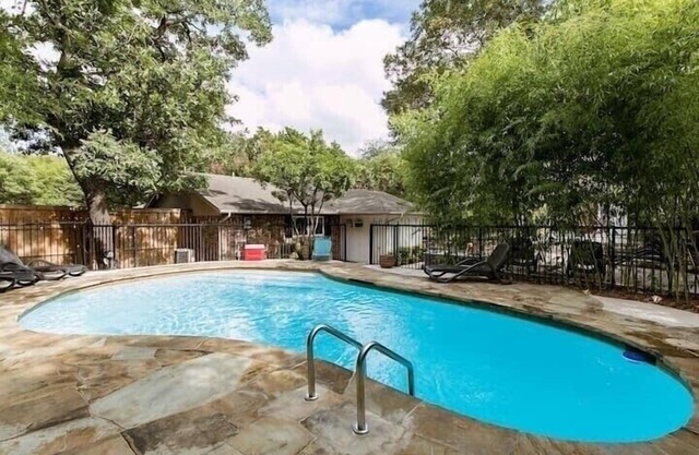 Tropical POOL Paradise! Hot Tub, Fire Pit, Grills! 🔷 Comfortable Updated House 🔷