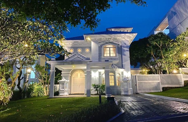 Tropical Villa by Villapedia
