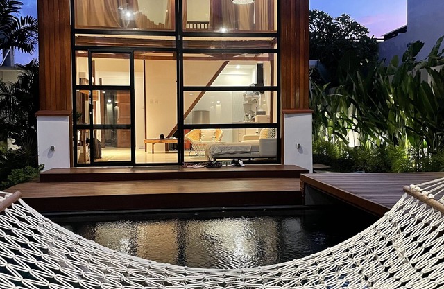 Tropical Villa in the heart of Canggu. walking distance to the Finns beach!