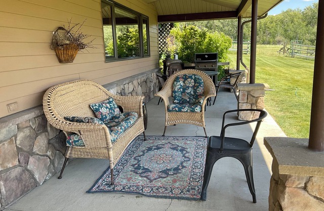 Trout Fishing Paradise, 10 acres, large yard, creek, private but close to town