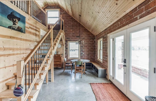 Truelove Chalet- A Relaxed, Rustic, Glam Cabin!
