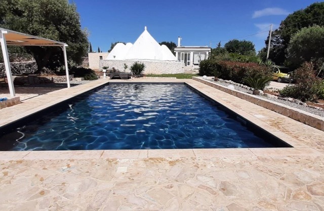 TRULLO AND VILLA WITH 8/12 BEDS WITH POOL, BARBECUE, LAUNDRY, PARKING