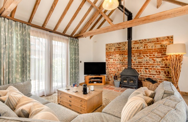 Tuck Barn - Two Bedroom House, Sleeps 4