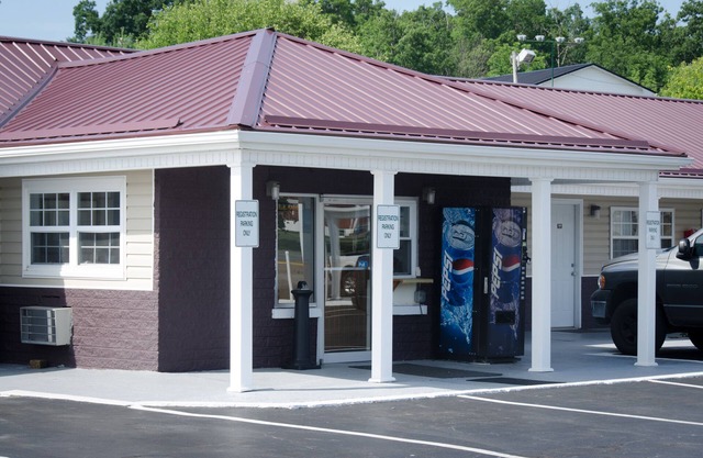 Turnpike Motel