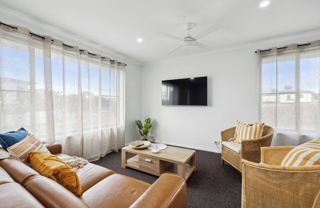 Turtle Lane, steps to the beach, pet-friendly, family beach house.