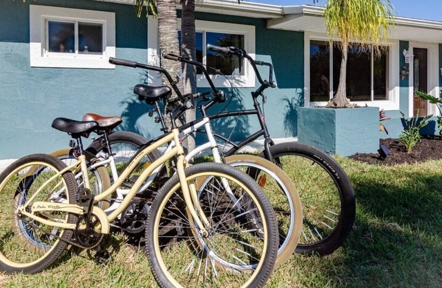 Turtle Nest 3br with hot tub, great park, beach!