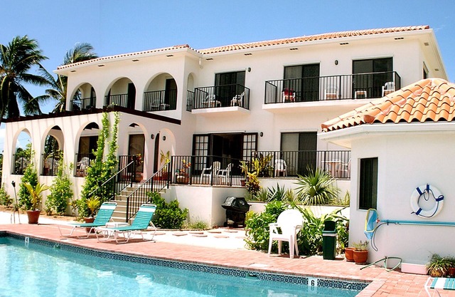 Turtle Nest Inn, Ocean View Apt, Rental Car Included, 1199/week!