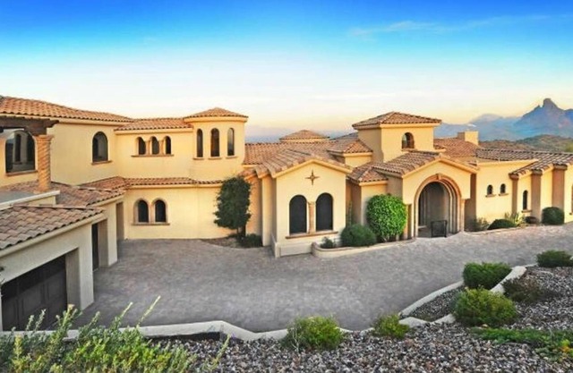 Tuscan Beauty with Incredible Views!