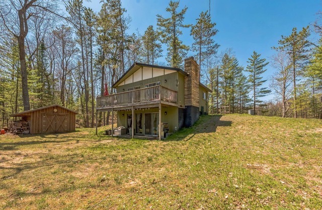 Twice Upon A Lake (Curran, MI) Sleeps 6, Waterfront off Crooked Lake.