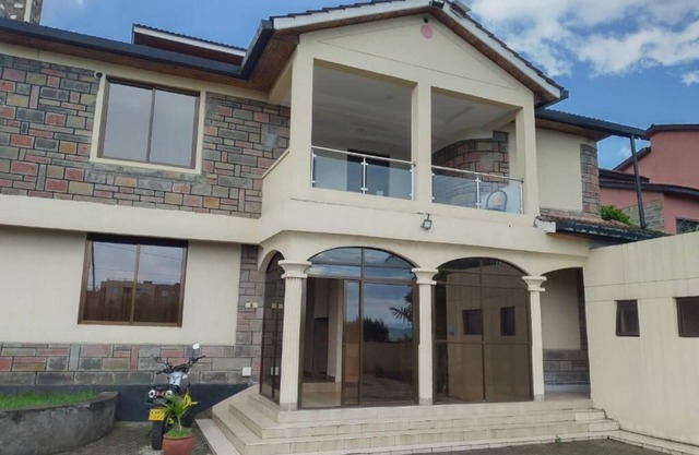 Twiga Whitehouse Villas