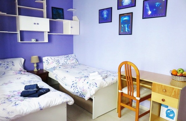 Twin Bedroom + Breakfast