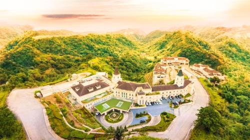 Twin Lakes Hotel near Tagaytay