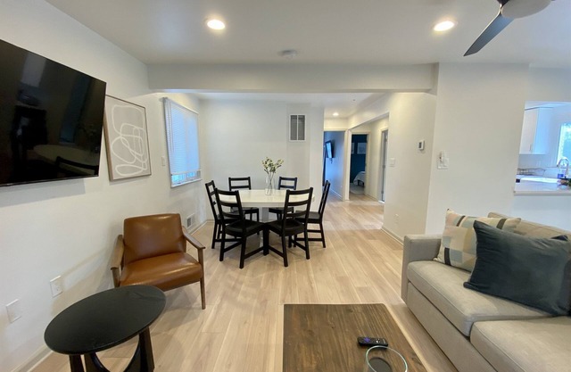 Two bed Apt in Arlington l King Bed | Free parking