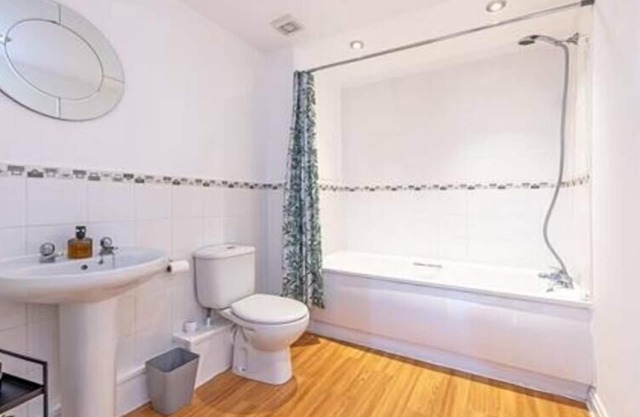 Two Bed Apt near the Airport