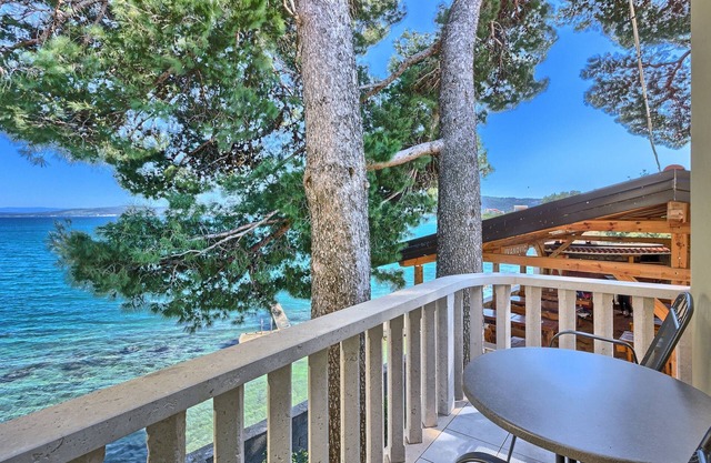 Two bedroom apartment near beach Kaštel Štafilić, Kaštela (A-21981-a)