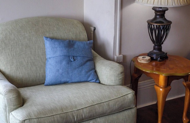 Two bedroom apartment in charming Hendersonville, walk to Main Street.