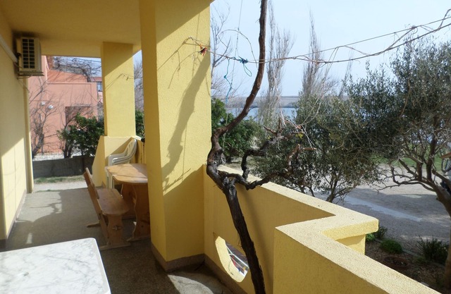 Two bedroom apartment near beach Dinjiška, Pag (A-9386-a)