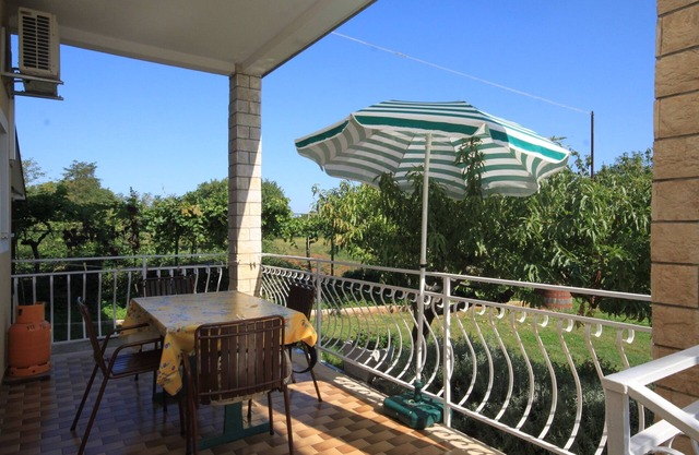 Two bedroom apartment with terrace Bašanija, Umag (A-7149-b)