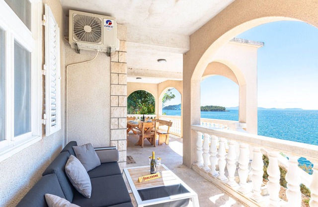 Two bedroom apartment near beach Cove Zaglav, Korčula (A-12208-a)