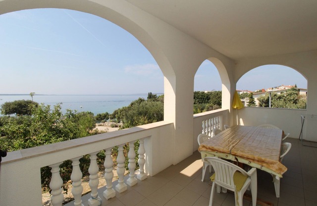 Two bedroom apartment near beach Mandre, Pag (A-4084-a)