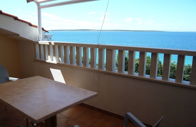 Two bedroom apartment near beach Mandre, Pag (A-6518-d)