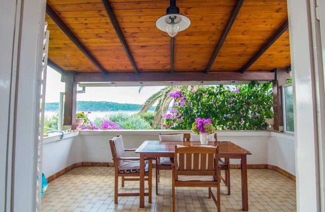 Two bedroom apartment near beach Barbat, Rab (A-14884-a)
