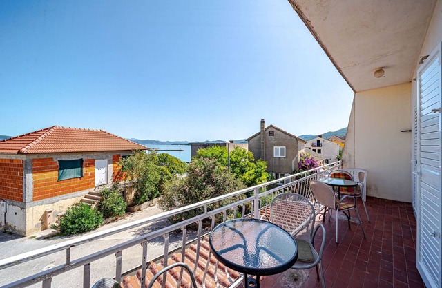 Two bedroom apartment with balcony and sea view Drače, Pelješac (A-14019-b)