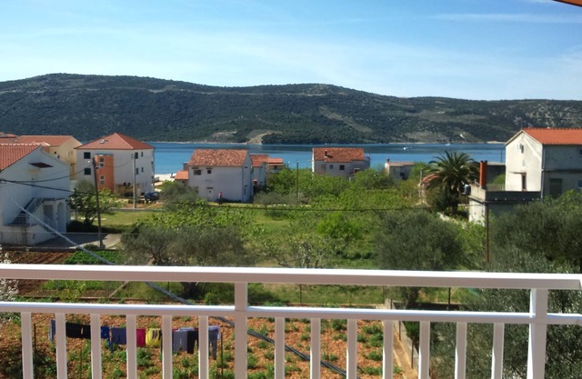 Two bedroom apartment with balcony and sea view Poljica, Trogir (A-14803-b)