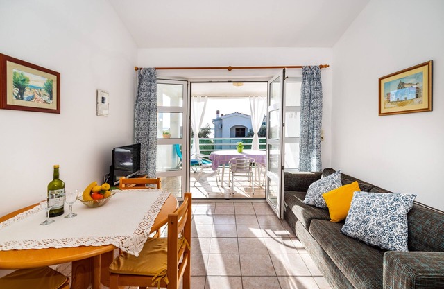 Two bedroom apartment with terrace and sea view Mandre, Pag (A-13015-b)