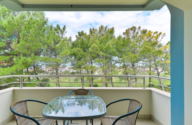 Two bedroom apartment with terrace Vrsi, Zadar (A-15944-a)