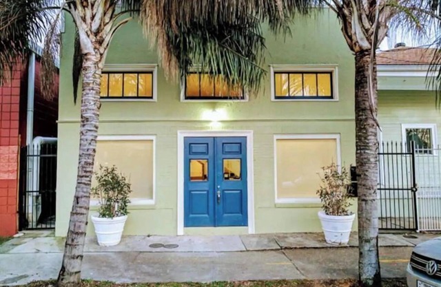 Two bedroom Comfort Near Everything!