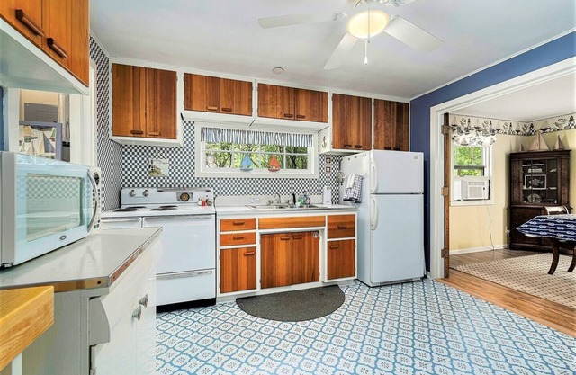Two Cottages by Mullett Lake - Sleeps 12