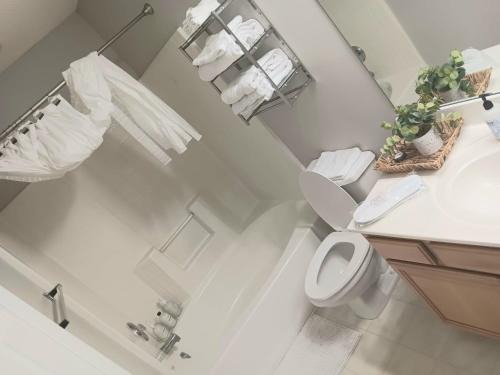 Two Master Bedroom Townhouse!