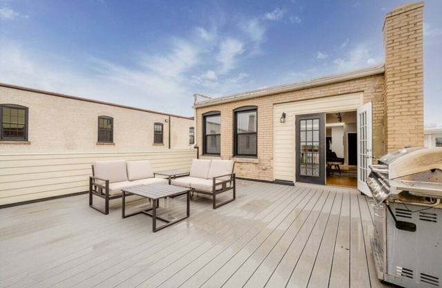 (Two Night Minimum!) Three Oaks Charmer Right In Downtown!