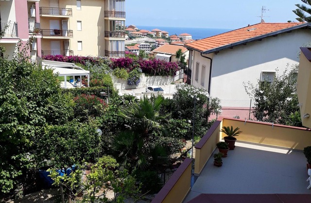 Two-room apartment 800 m from the sea - West Liguria