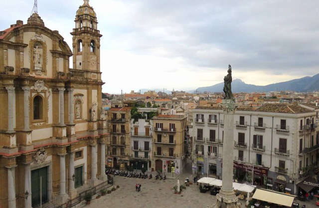Two-room apartment old town Palermo, Via Meli 20
