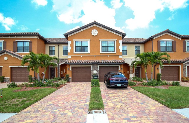Two-story townhouse, Villa Tuscany