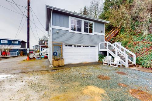Tyee Shoreline Retreat B