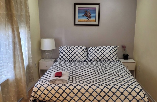 U4 - Cozy 1BR/1BA Walkup APT in DT PHX w/pkg