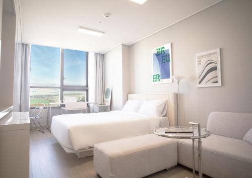 UH FLAT The SONGDO